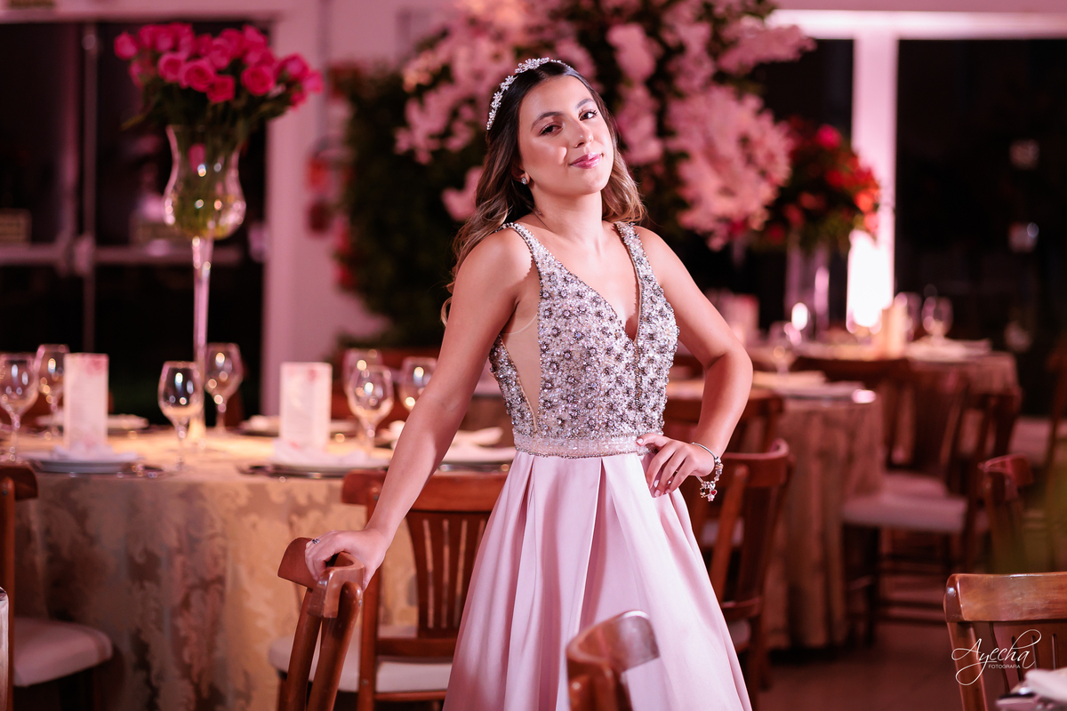 vDebutante elegante; Debutante luxo; 15 anos de luxo; fotos debutante; fotos 15 anos; eventos Curitiba; Maggiore Evento, 15 anos Maggiore; Casamento Maggiore; Barigui Eventos; Decoração 15 anos; Cerimonial 15 anos; Vestido debutante; vestido rosa