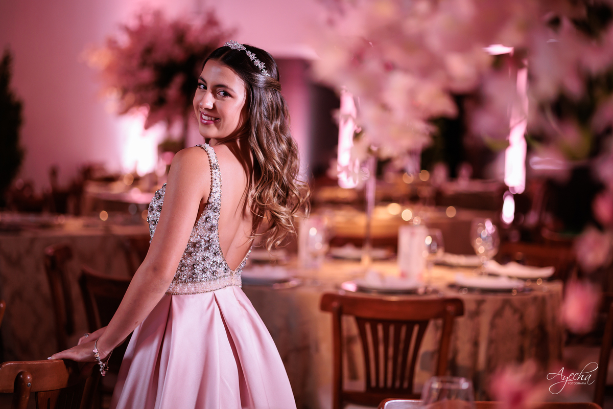 Debutante elegante; Debutante luxo; 15 anos de luxo; fotos debutante; fotos 15 anos; eventos Curitiba; Maggiore Evento, 15 anos Maggiore; Casamento Maggiore; Barigui Eventos; Decoração 15 anos; Cerimonial 15 anos; Vestido debutante; vestido rosav