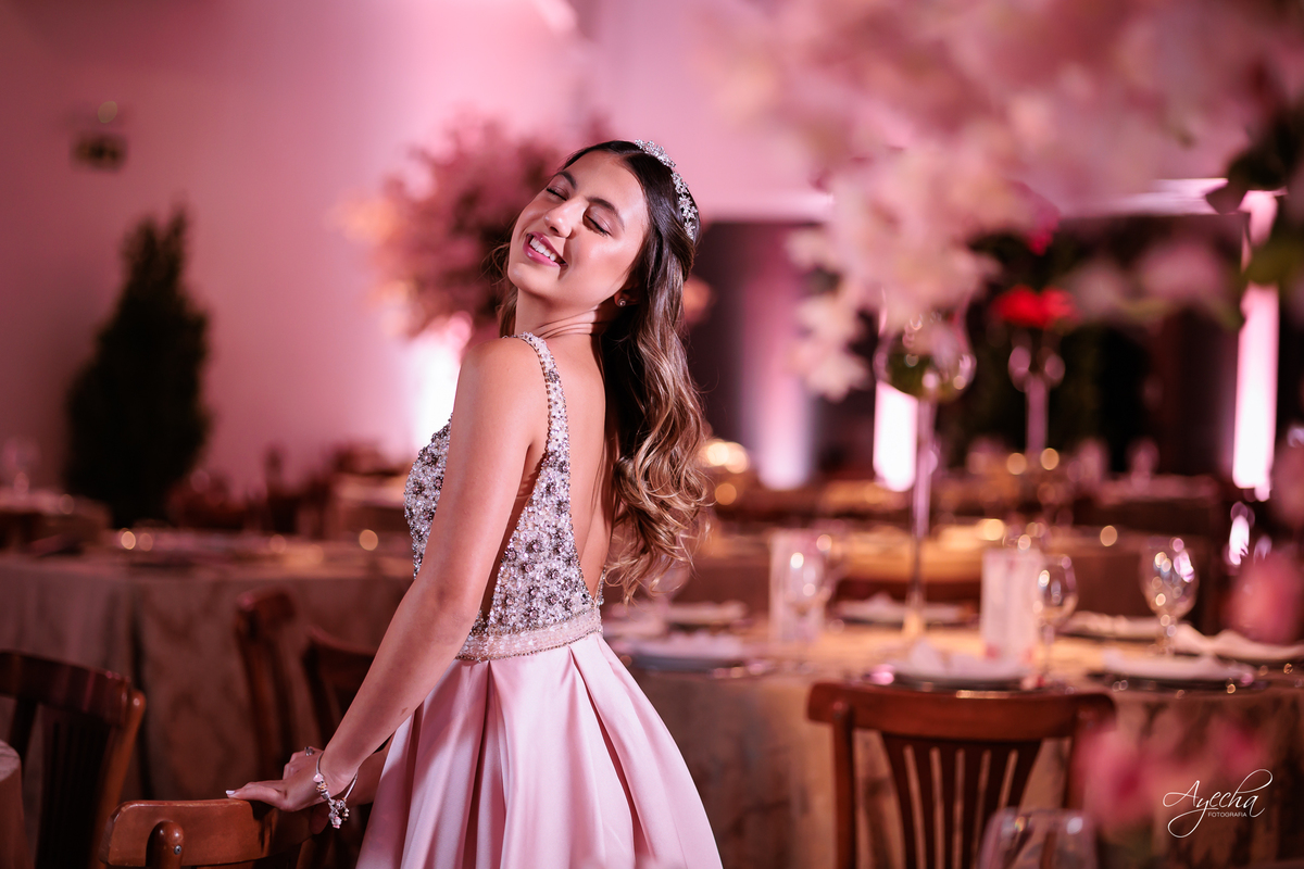 Debutante elegante; Debutante luxo; 15 anos de luxo; fotos debutante; fotos 15 anos; eventos Curitiba; Maggiore Evento, 15 anos Maggiore; Casamento Maggiore; Barigui Eventos; Decoração 15 anos; Cerimonial 15 anos; Vestido debutante; vestido rosav