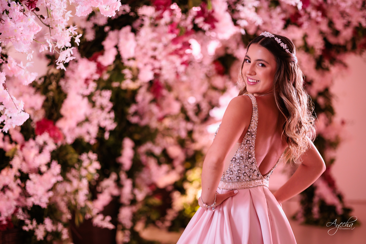 vDebutante elegante; Debutante luxo; 15 anos de luxo; fotos debutante; fotos 15 anos; eventos Curitiba; Maggiore Evento, 15 anos Maggiore; Casamento Maggiore; Barigui Eventos; Decoração 15 anos; Cerimonial 15 anos; Vestido debutante; vestido rosa
