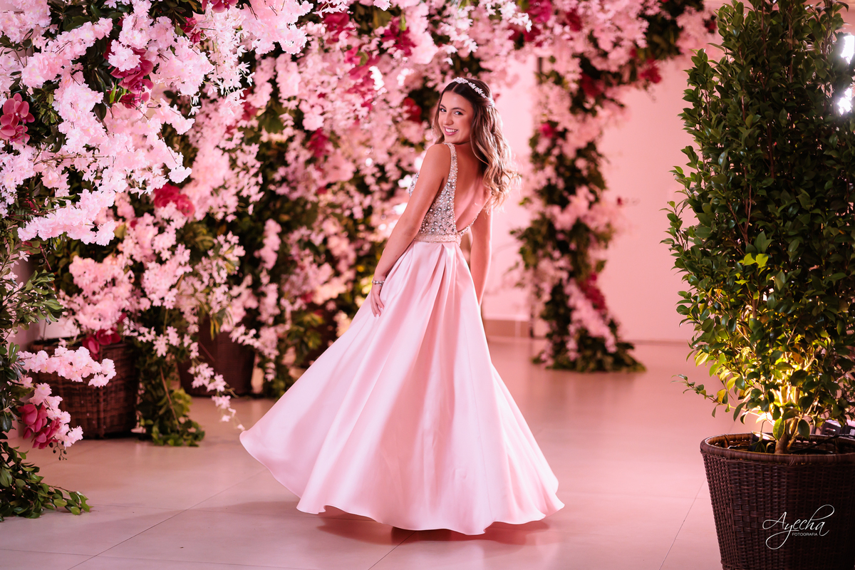Debutante elegante; Debutante luxo; 15 anos de luxo; fotos debutante; fotos 15 anos; eventos Curitiba; Maggiore Evento, 15 anos Maggiore; Casamento Maggiore; Barigui Eventos; Decoração 15 anos; Cerimonial 15 anos; Vestido debutante; vestido rosav