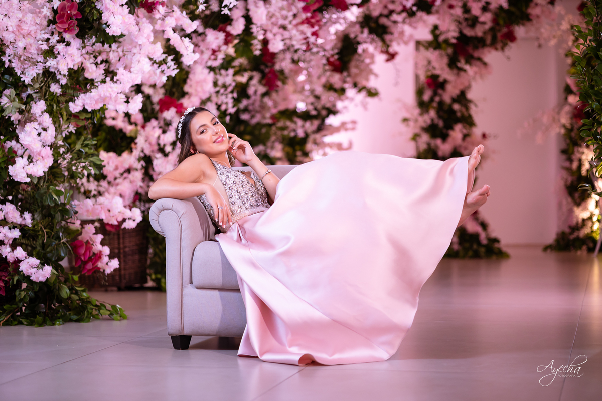 vDebutante elegante; Debutante luxo; 15 anos de luxo; fotos debutante; fotos 15 anos; eventos Curitiba; Maggiore Evento, 15 anos Maggiore; Casamento Maggiore; Barigui Eventos; Decoração 15 anos; Cerimonial 15 anos; Vestido debutante; vestido rosaDebutante