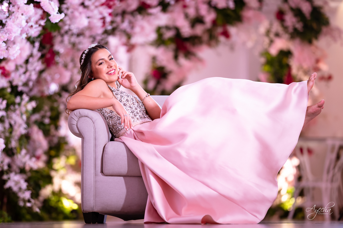 vDebutante elegante; Debutante luxo; 15 anos de luxo; fotos debutante; fotos 15 anos; eventos Curitiba; Maggiore Evento, 15 anos Maggiore; Casamento Maggiore; Barigui Eventos; Decoração 15 anos; Cerimonial 15 anos; Vestido debutante; vestido rosa