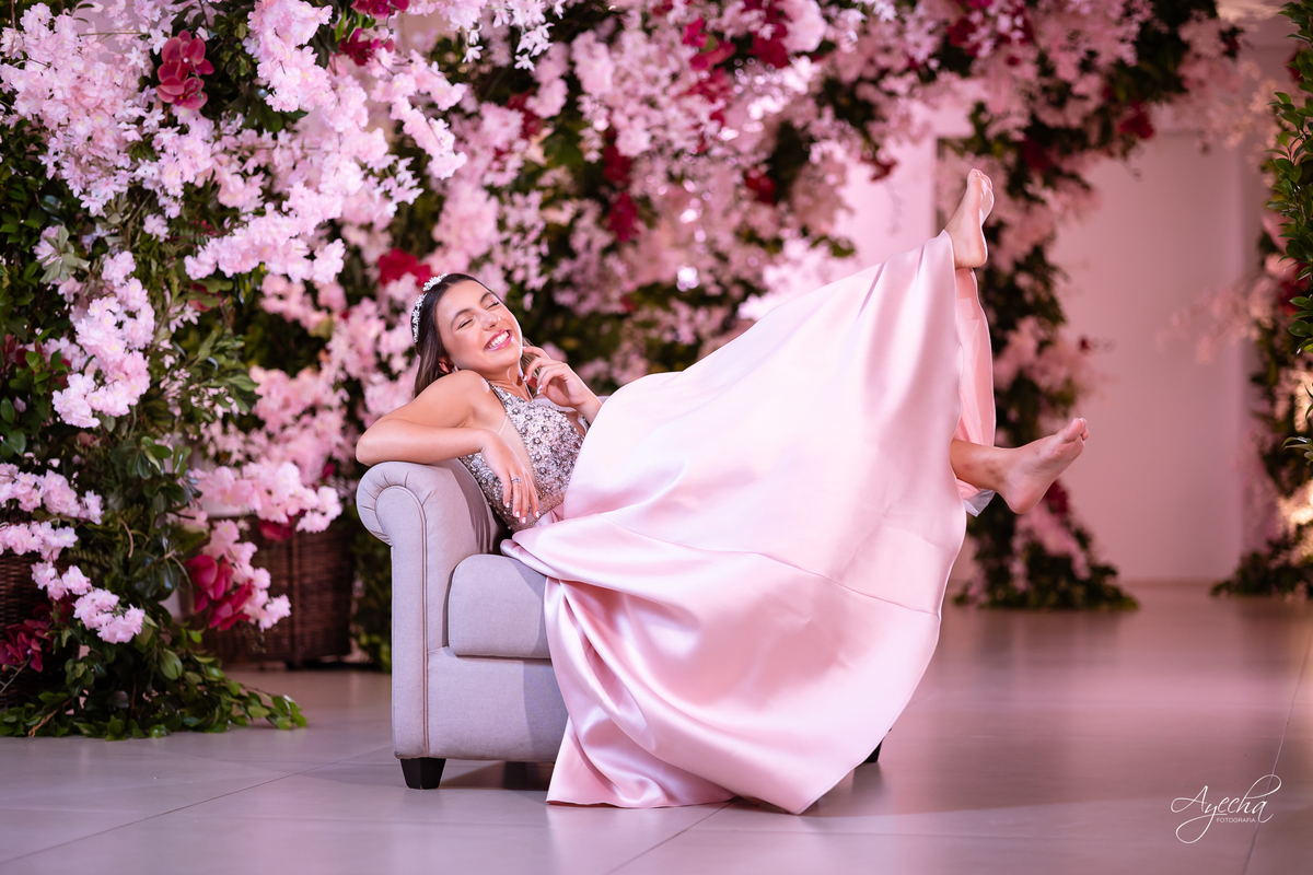 vDebutante elegante; Debutante luxo; 15 anos de luxo; fotos debutante; fotos 15 anos; eventos Curitiba; Maggiore Evento, 15 anos Maggiore; Casamento Maggiore; Barigui Eventos; Decoração 15 anos; Cerimonial 15 anos; Vestido debutante; vestido rosa