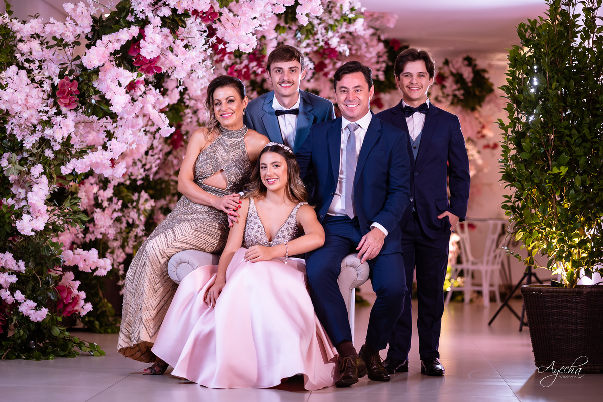 Debutante elegante; Debutante luxo; 15 anos de luxo; fotos debutante; fotos 15 anos; eventos Curitiba; Maggiore Evento, 15 anos Maggiore; Casamento Maggiore; Barigui Eventos; pai debutante; mãe debutante; 