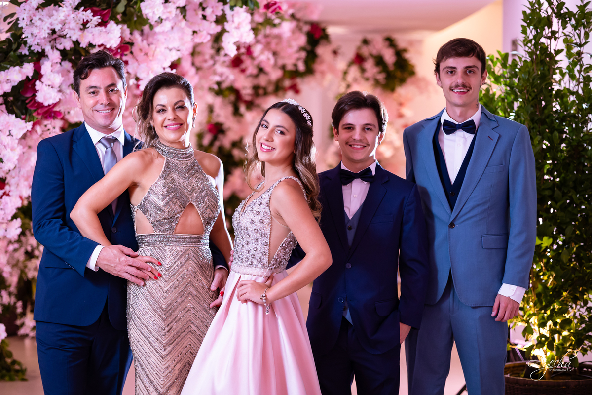 Debutante elegante; Debutante luxo; 15 anos de luxo; fotos debutante; fotos 15 anos; eventos Curitiba; Maggiore Evento, 15 anos Maggiore; Casamento Maggiore; Barigui Eventos; pai debutante; mãe debutante; 