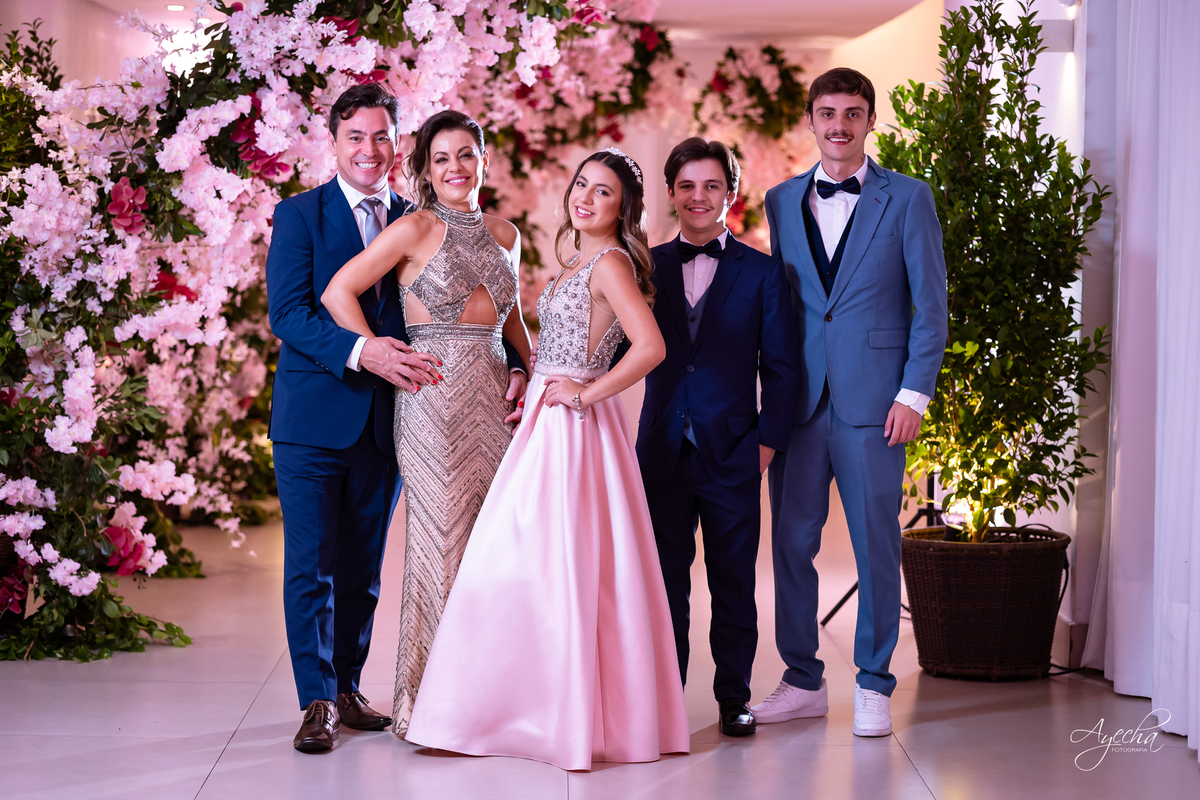 Debutante elegante; Debutante luxo; 15 anos de luxo; fotos debutante; fotos 15 anos; eventos Curitiba; Maggiore Evento, 15 anos Maggiore; Casamento Maggiore; Barigui Eventos; pai debutante; mãe debutante; 