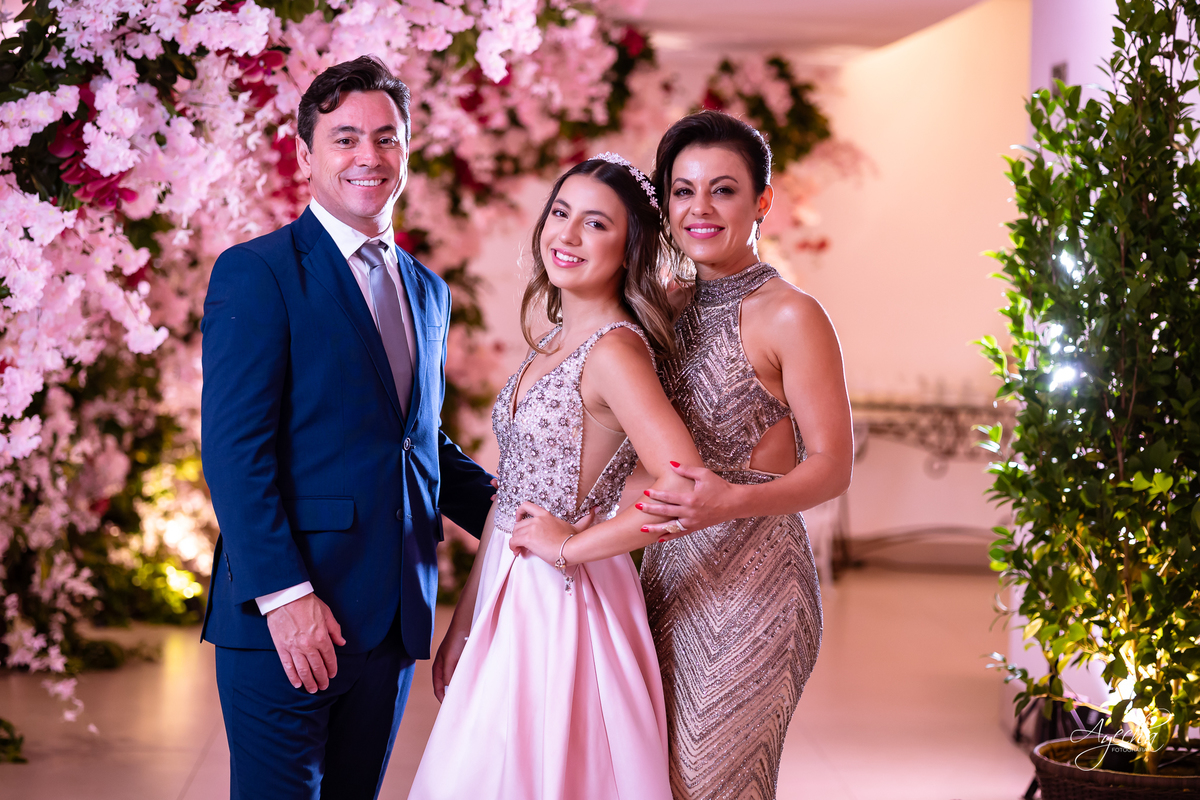 Debutante elegante; Debutante luxo; 15 anos de luxo; fotos debutante; fotos 15 anos; eventos Curitiba; Maggiore Evento, 15 anos Maggiore; Casamento Maggiore; Barigui Eventos; pai debutante; mãe debutante; 
