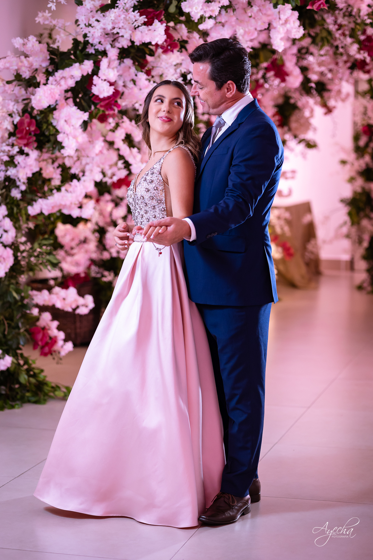 Debutante elegante; Debutante luxo; 15 anos de luxo; fotos debutante; fotos 15 anos; eventos Curitiba; Maggiore Evento, 15 anos Maggiore; Casamento Maggiore; Barigui Eventos; pai debutante; mãe debutante; 