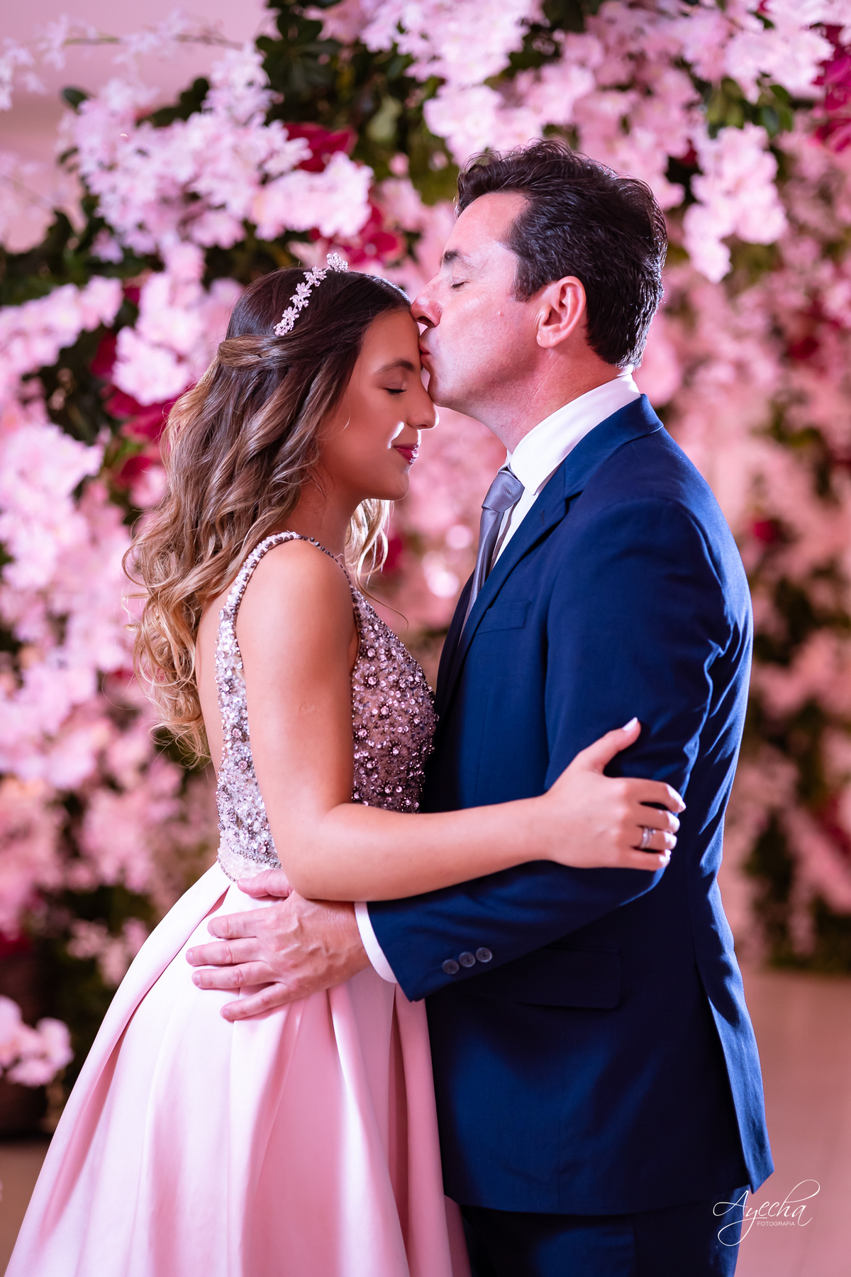 Debutante elegante; Debutante luxo; 15 anos de luxo; fotos debutante; fotos 15 anos; eventos Curitiba; Maggiore Evento, 15 anos Maggiore; Casamento Maggiore; Barigui Eventos; pai debutante; mãe debutante; 