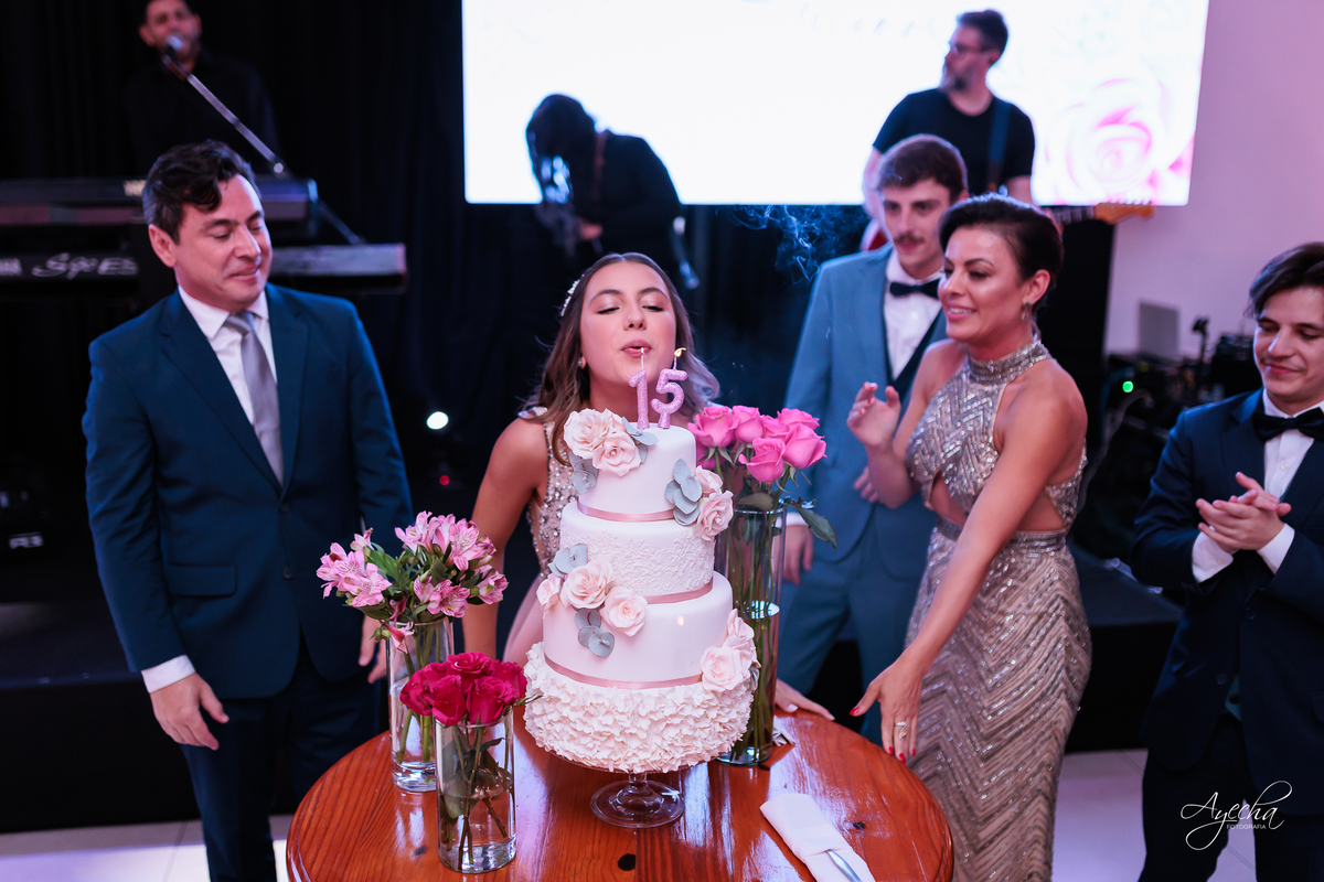 Debutante elegante; Debutante luxo; 15 anos de luxo; fotos debutante; fotos 15 anos; eventos Curitiba; Maggiore Evento, 15 anos Maggiore; Casamento Maggiore; Barigui Eventos; pai debutante; mãe debutante; 
