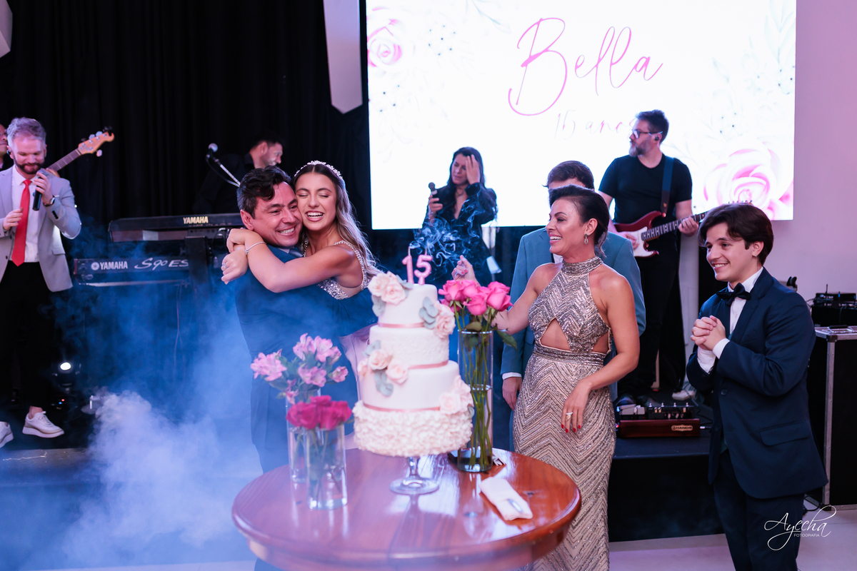 Debutante elegante; Debutante luxo; 15 anos de luxo; fotos debutante; fotos 15 anos; eventos Curitiba; Maggiore Evento, 15 anos Maggiore; Casamento Maggiore; Barigui Eventos; pai debutante; mãe debutante; 