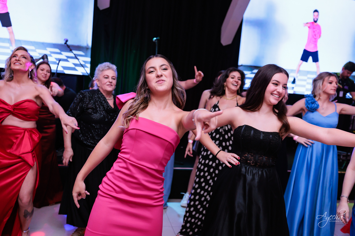 Debutante elegante; Debutante luxo; 15 anos de luxo; fotos debutante; fotos 15 anos; eventos Curitiba; Maggiore Evento, 15 anos Maggiore; Casamento Maggiore; Barigui Eventos; pai debutante; mãe debutante; 