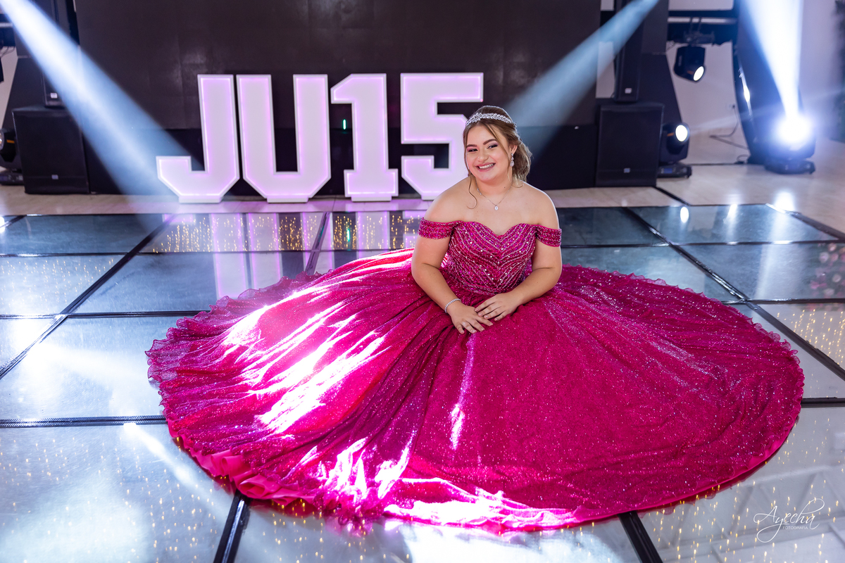 Chácara Ienkot 15 anos; Casamento Iekot; Noiva são josé dos pinhais; making of debutante; mãe e filha 15 anos; regina rocha maquiadora; cris decorações são josé dos pinhais; ensaio de noivos; pré wedding; chácara eventos curitiba; fotografos são josé