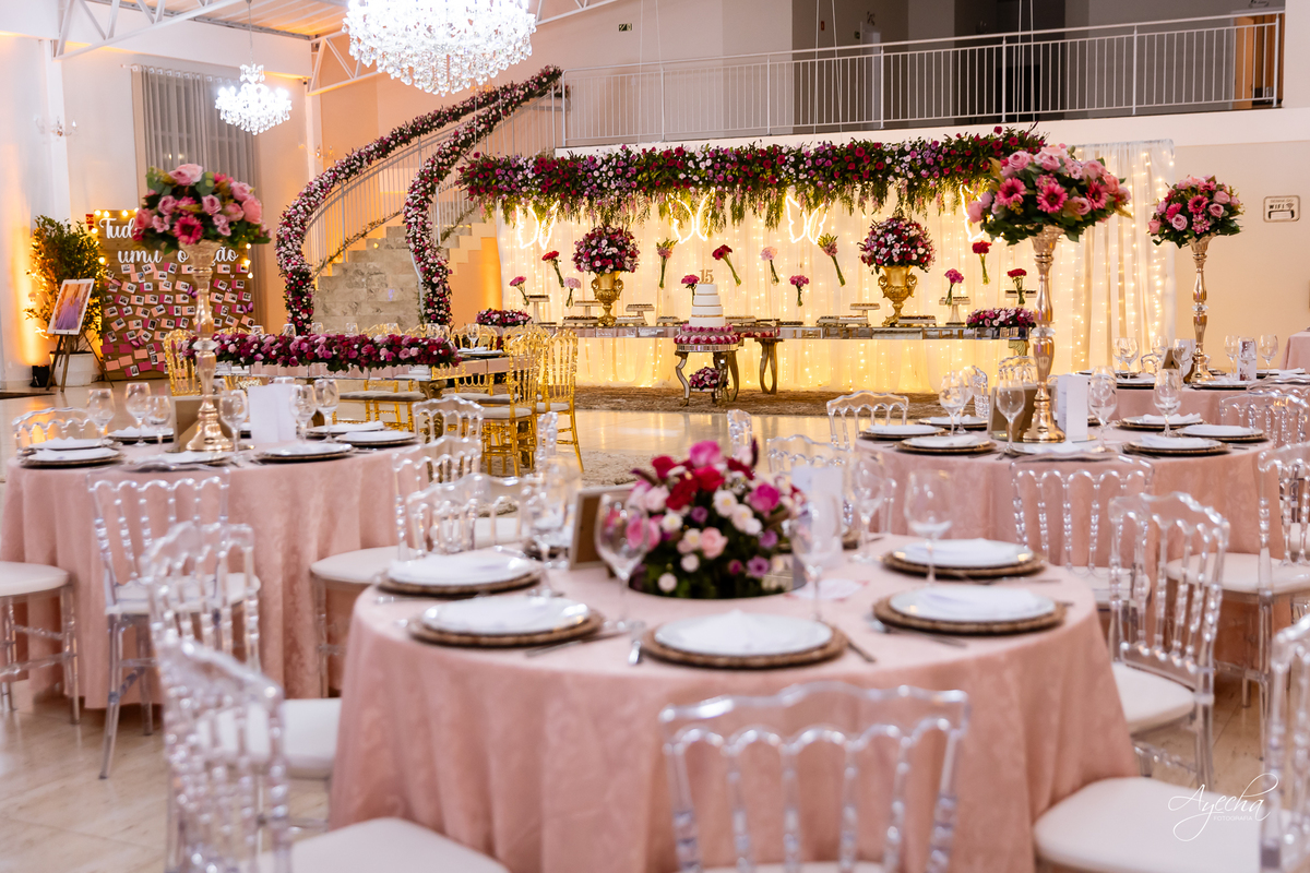 Chácara Ienkot 15 anos; Casamento Iekot; Noiva são josé dos pinhais; making of debutante; mãe e filha 15 anos; regina rocha maquiadora; cris decorações são josé dos pinhais; dj telão e pista de led;