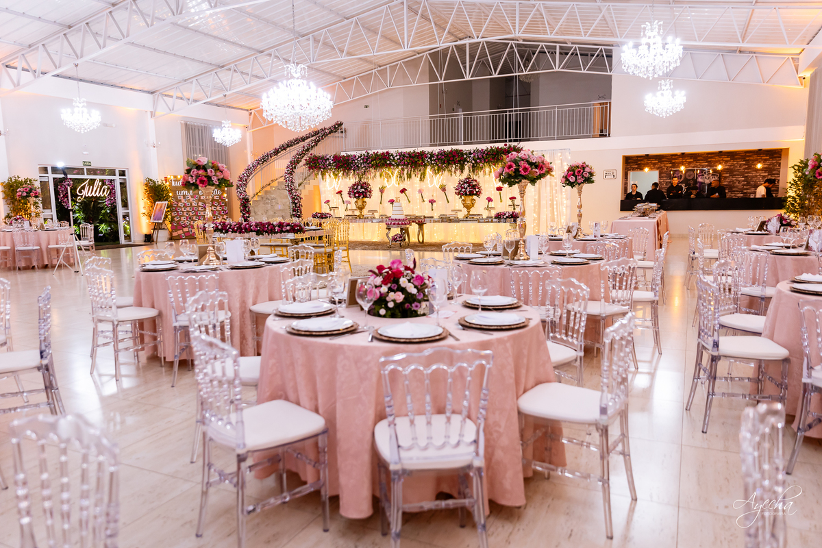 Chácara Ienkot 15 anos; Casamento Iekot; Noiva são josé dos pinhais; making of debutante; mãe e filha 15 anos; regina rocha maquiadora; cris decorações são josé dos pinhais; dj telão e pista de led;