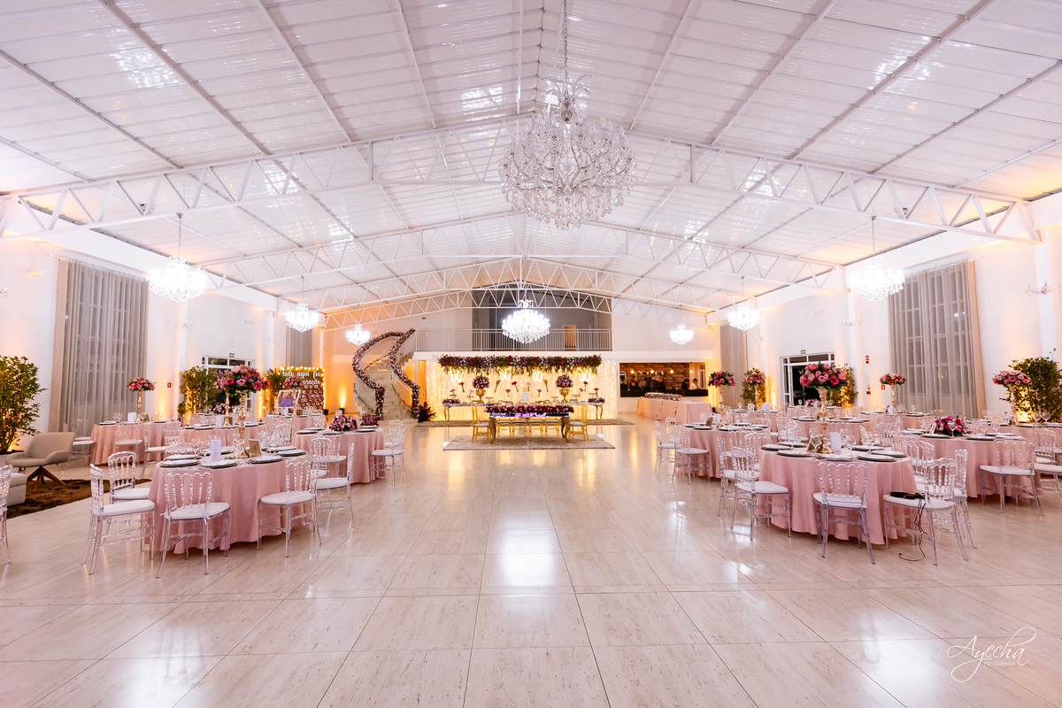 Chácara Ienkot 15 anos; Casamento Iekot; Noiva são josé dos pinhais; making of debutante; mãe e filha 15 anos; regina rocha maquiadora; cris decorações são josé dos pinhais; dj telão e pista de led;