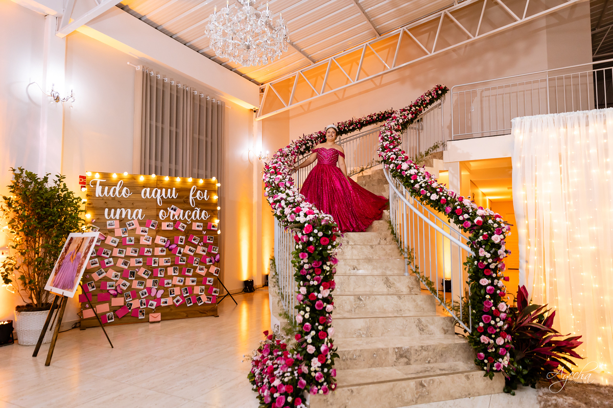 Chácara Ienkot 15 anos; Casamento Iekot; Noiva são josé dos pinhais; making of debutante; mãe e filha 15 anos; regina rocha maquiadora; cris decorações são josé dos pinhais; dj telão e pista de led;