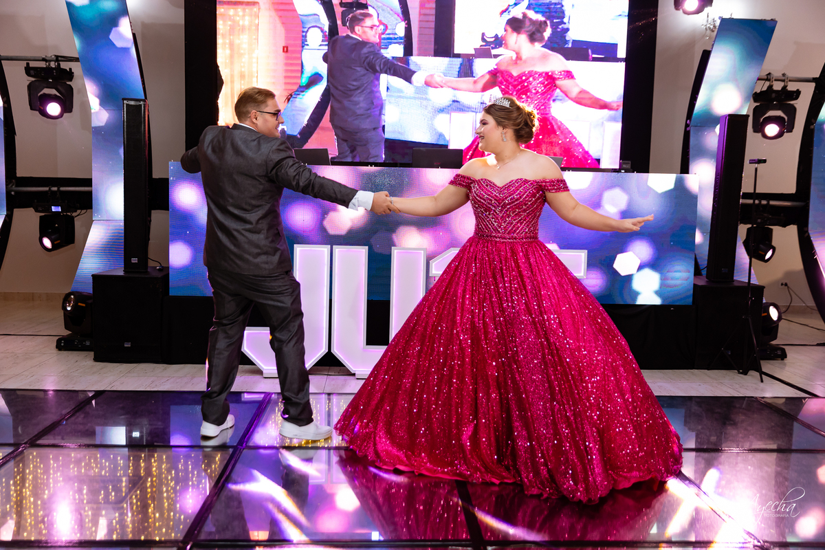 Chácara Ienkot 15 anos; Casamento Iekot; Noiva são josé dos pinhais; making of debutante; mãe e filha 15 anos; dança debutante; cris decorações são josé dos pinhais; dj telão e pista de led;