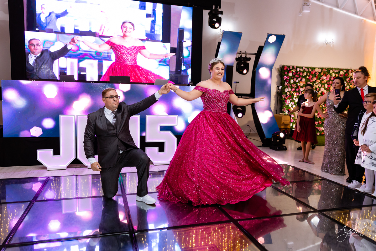 Chácara Ienkot 15 anos; Casamento Iekot; Noiva são josé dos pinhais; making of debutante; mãe e filha 15 anos; dança debutante; cris decorações são josé dos pinhais; dj telão e pista de led;