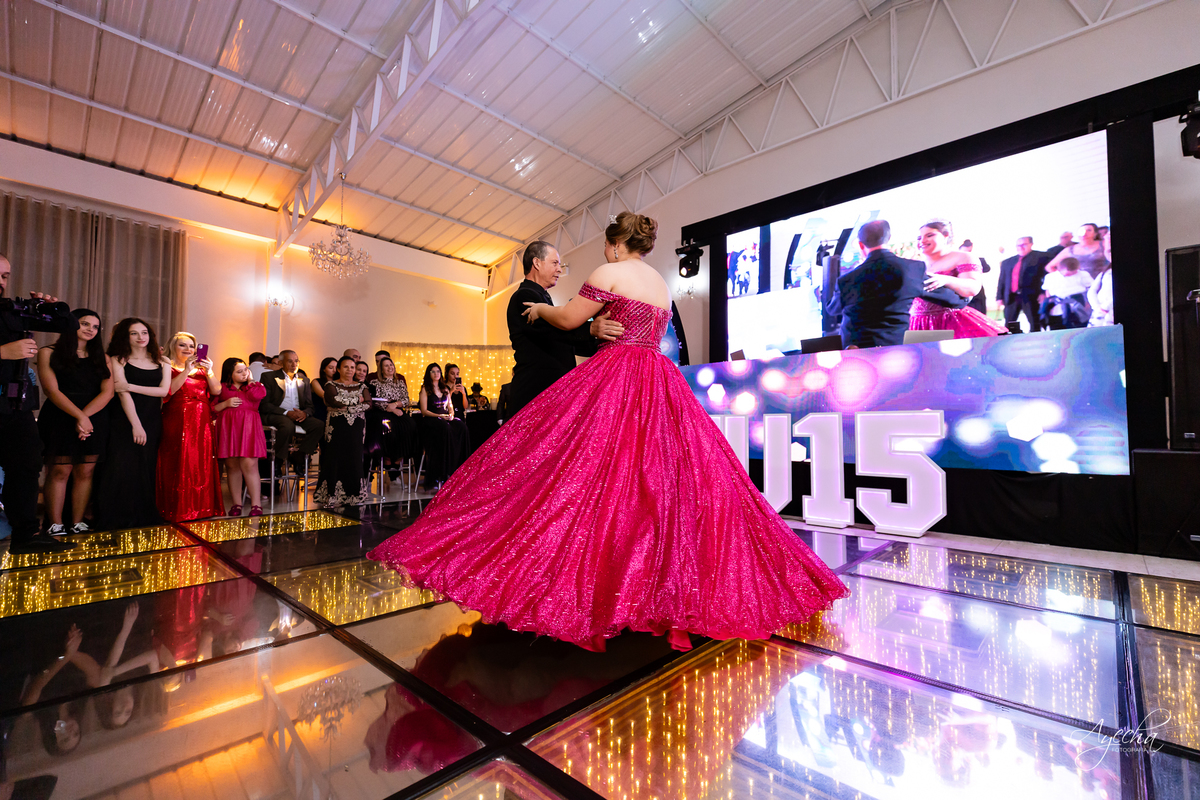Chácara Ienkot 15 anos; Casamento Iekot; Noiva são josé dos pinhais; making of debutante; mãe e filha 15 anos; dança debutante; cris decorações são josé dos pinhais; dj telão e pista de led;
