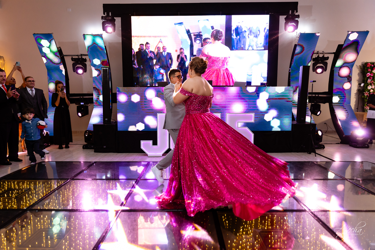 Chácara Ienkot 15 anos; Casamento Iekot; Noiva são josé dos pinhais; making of debutante; mãe e filha 15 anos; dança debutante; cris decorações são josé dos pinhais; dj telão e pista de led;