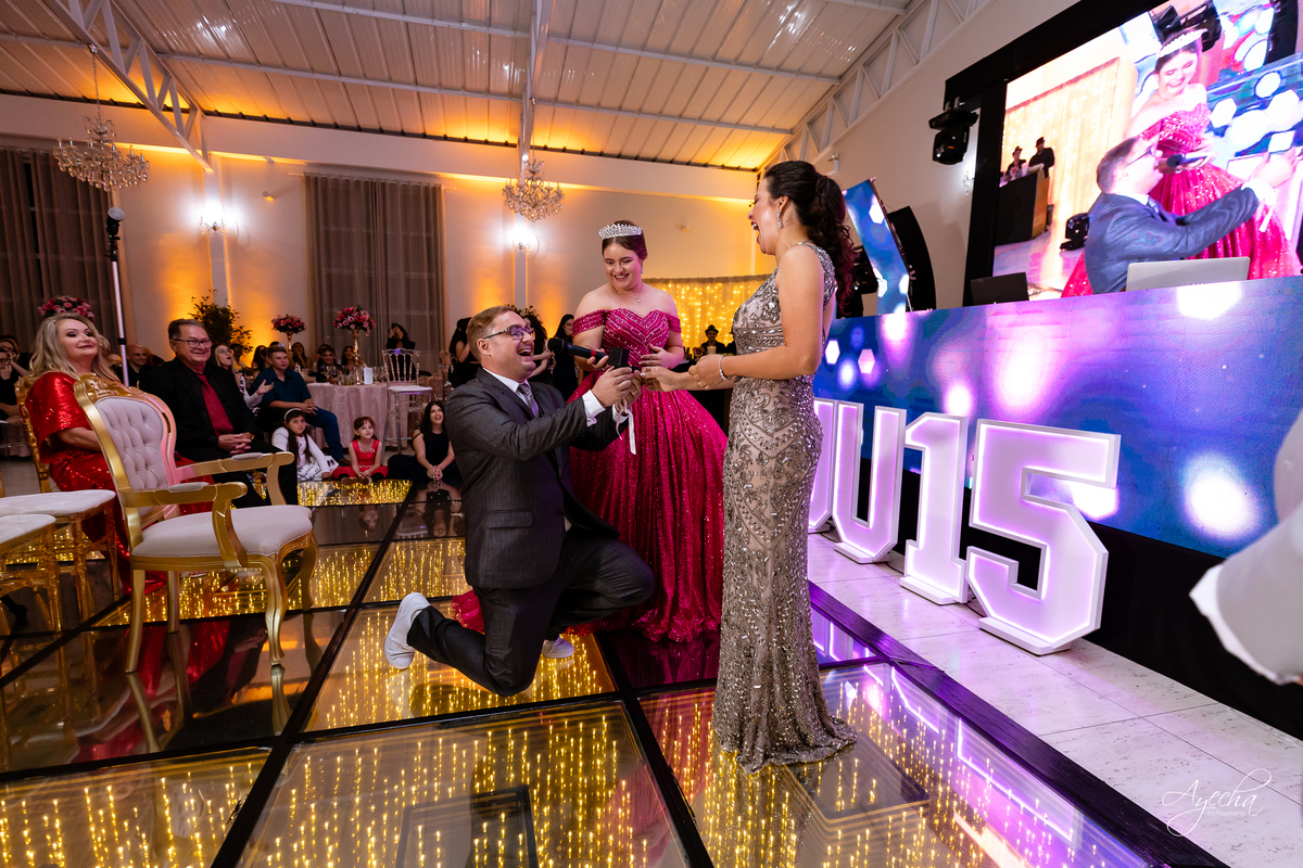 Chácara Ienkot 15 anos; Casamento Iekot; Noiva são josé dos pinhais; making of debutante; mãe e filha 15 anos; dança debutante; cris decorações são josé dos pinhais; dj telão e pista de led;