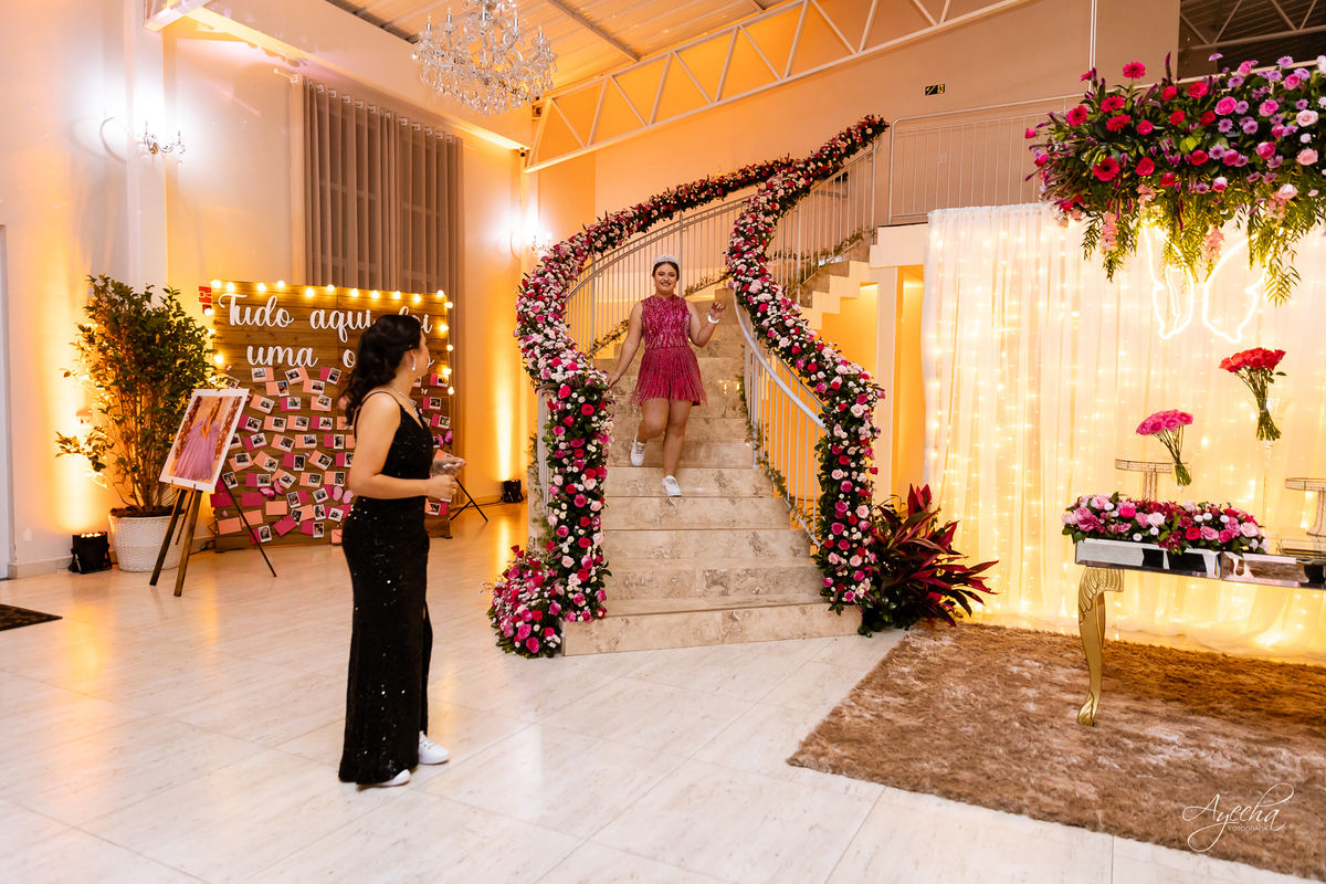 Chácara Ienkot 15 anos; Casamento Iekot; Noiva são josé dos pinhais; making of debutante; mãe e filha 15 anos; dança debutante; cris decorações são josé dos pinhais; dj telão e pista de led;