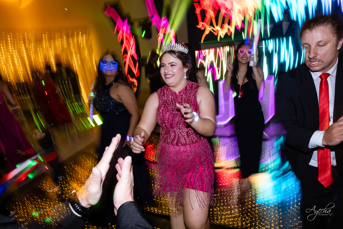 Chácara Ienkot 15 anos; Casamento Iekot; Noiva são josé dos pinhais; making of debutante; mãe e filha 15 anos; dança debutante; cris decorações são josé dos pinhais; dj telão e pista de led;