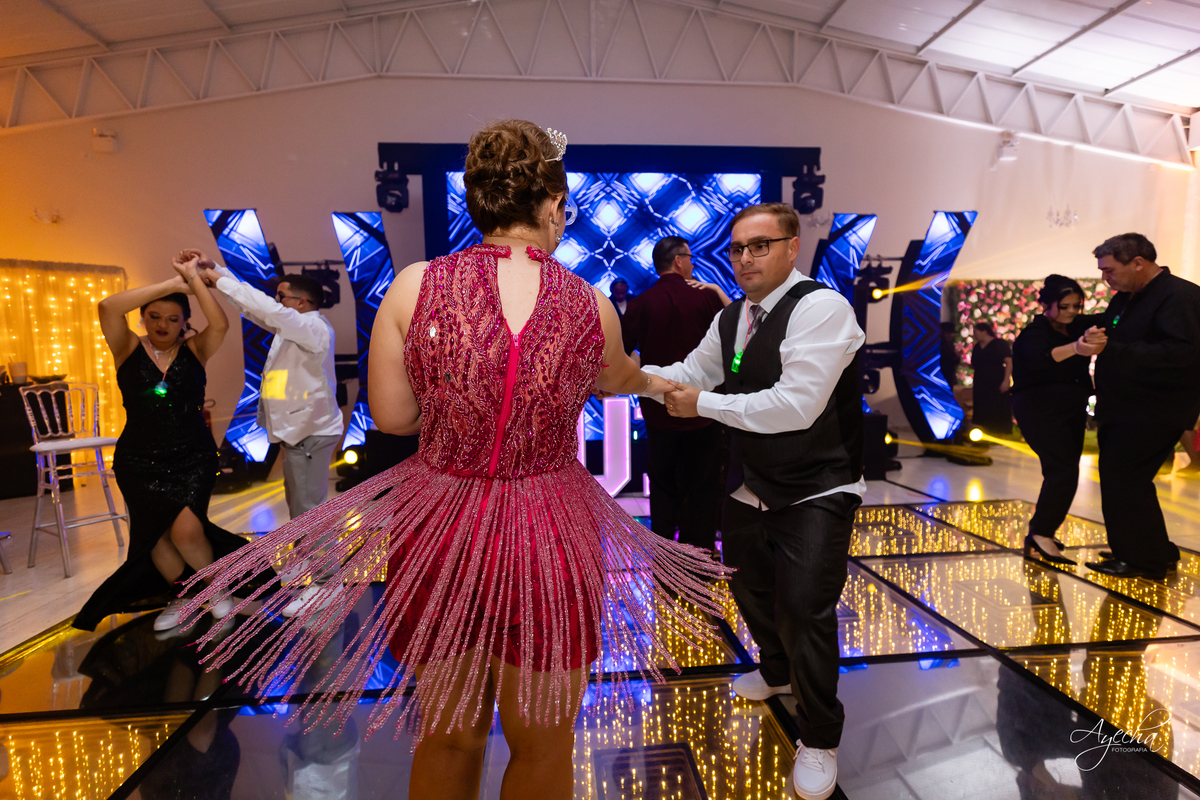 Chácara Ienkot 15 anos; Casamento Iekot; Noiva são josé dos pinhais; making of debutante; mãe e filha 15 anos; dança debutante; cris decorações são josé dos pinhais; dj telão e pista de led;