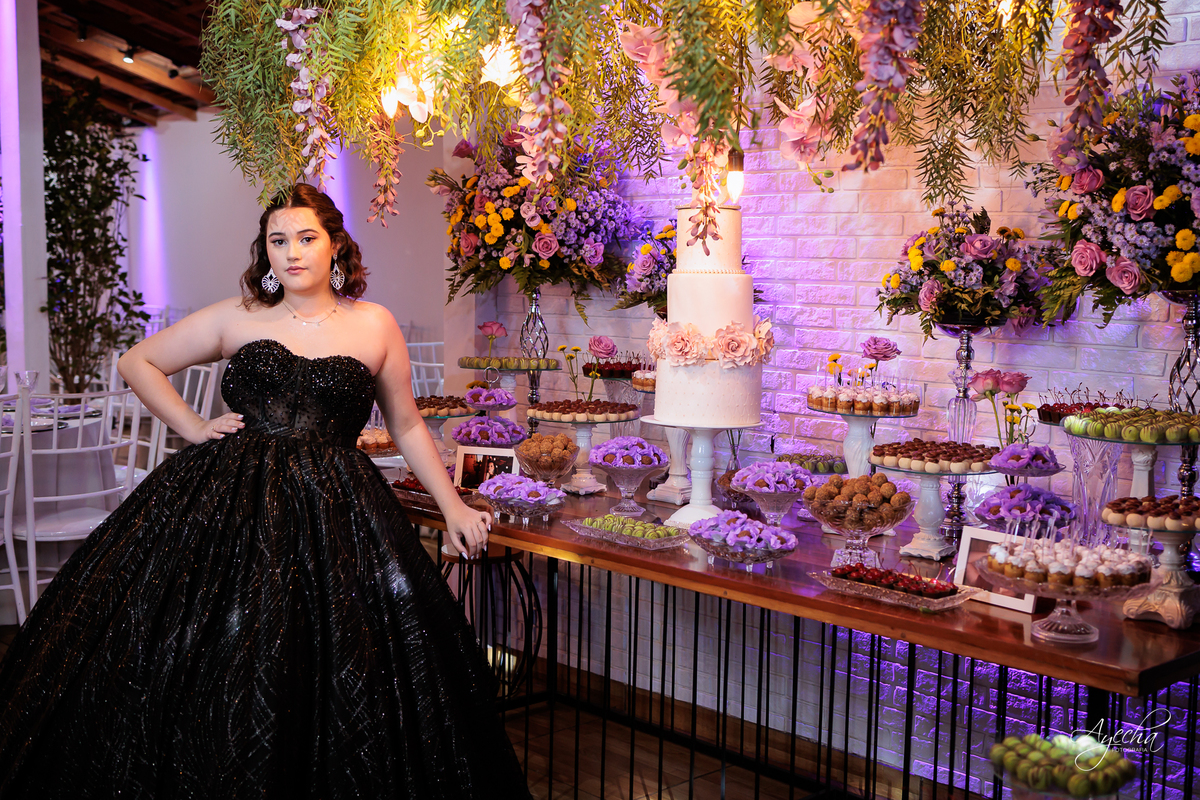 decoração lilás; cerimonial curitiba; lagos italy, fotografo de 15 anos curitiba; inspiração festa de debutante; vestido de debutante preto; dicas 15 anos; letras iluminadas gigantes; decoração 15 anos; chácara 15 anos; vestido de debutante curitiba; 