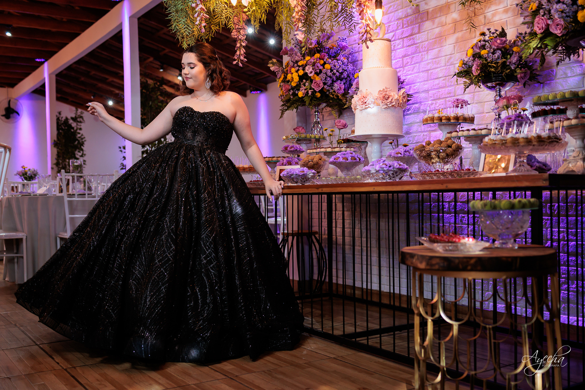decoração lilás; cerimonial curitiba; lagos italy, fotografo de 15 anos curitiba; inspiração festa de debutante; vestido de debutante preto; dicas 15 anos; letras iluminadas gigantes; decoração 15 anos; chácara 15 anos; vestido de debutante curitiba; 