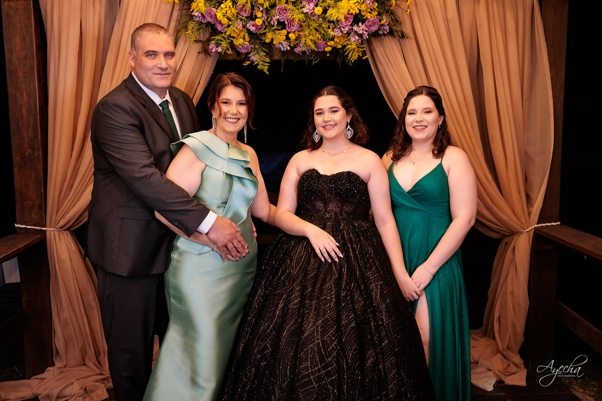 decoração lilás; cerimonial curitiba; lagos italy, fotografo de 15 anos curitiba; inspiração festa de debutante; vestido de debutante preto; dicas 15 anos; letras iluminadas gigantes; decoração 15 anos; chácara 15 anos; vestido de debutante curitiba; 