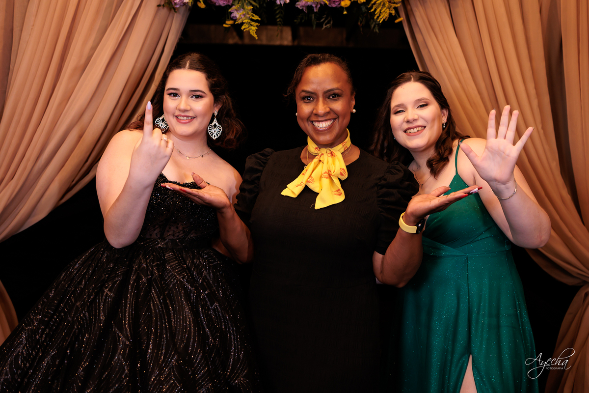 decoração lilás; cerimonial curitiba; lagos italy, fotografo de 15 anos curitiba; inspiração festa de debutante; vestido de debutante preto; dicas 15 anos; letras iluminadas gigantes; decoração 15 anos; chácara 15 anos; vestido de debutante curitiba; 
