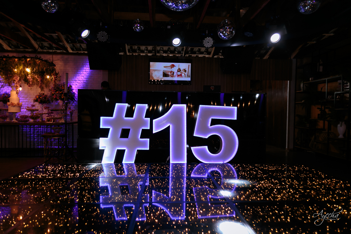 decoração lilás; cerimonial curitiba; lagos italy, fotografo de 15 anos curitiba; inspiração festa de debutante; vestido de debutante preto; dicas 15 anos; letras iluminadas gigantes; decoração 15 anos; chácara 15 anos; vestido de debutante curitiba; 