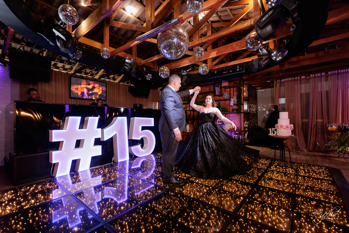 decoração lilás; cerimonial curitiba; lagos italy, fotografo de 15 anos curitiba; inspiração festa de debutante; vestido de debutante preto; dicas 15 anos; letras iluminadas gigantes; decoração 15 anos; chácara 15 anos; vestido de debutante curitiba; 