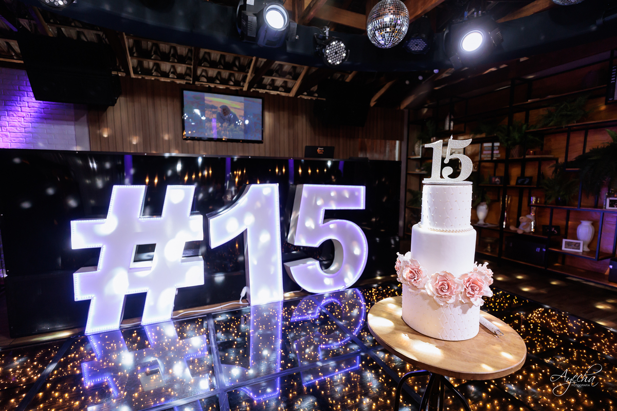 decoração lilás; cerimonial curitiba; lagos italy, fotografo de 15 anos curitiba; inspiração festa de debutante; vestido de debutante preto; dicas 15 anos; letras iluminadas gigantes; decoração 15 anos; chácara 15 anos; vestido de debutante curitiba; 