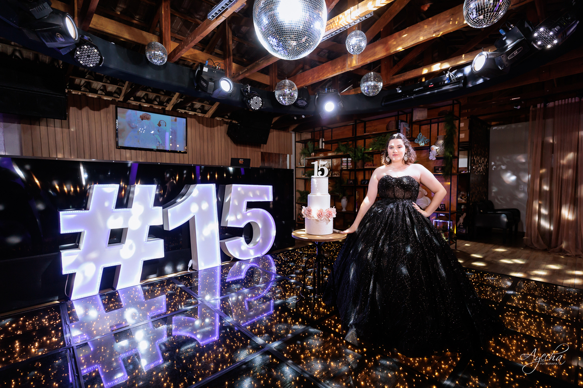 decoração lilás; cerimonial curitiba; lagos italy, fotografo de 15 anos curitiba; inspiração festa de debutante; vestido de debutante preto; dicas 15 anos; letras iluminadas gigantes; decoração 15 anos; chácara 15 anos; vestido de debutante curitiba; 