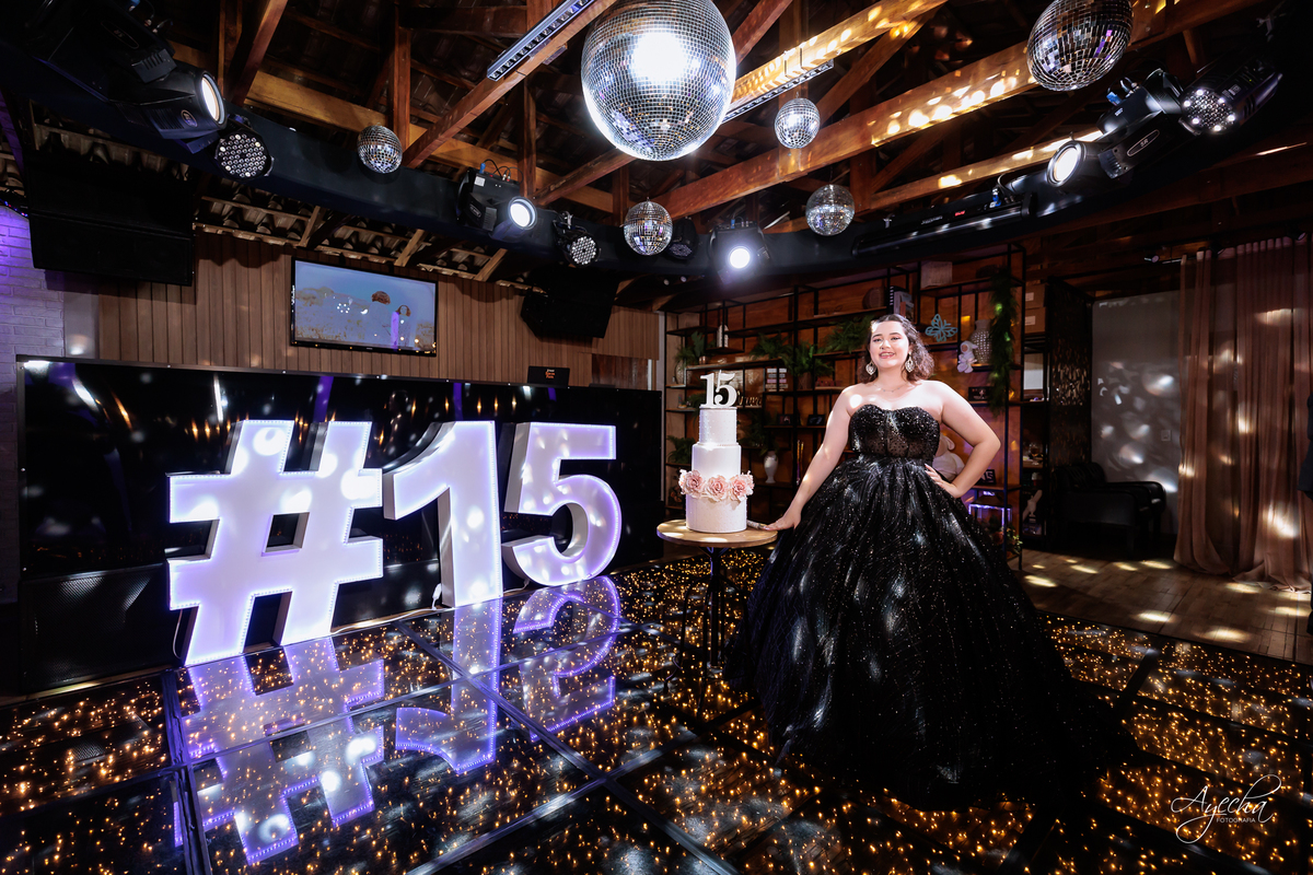 decoração lilás; cerimonial curitiba; lagos italy, fotografo de 15 anos curitiba; inspiração festa de debutante; vestido de debutante preto; dicas 15 anos; letras iluminadas gigantes; decoração 15 anos; chácara 15 anos; vestido de debutante curitiba; 