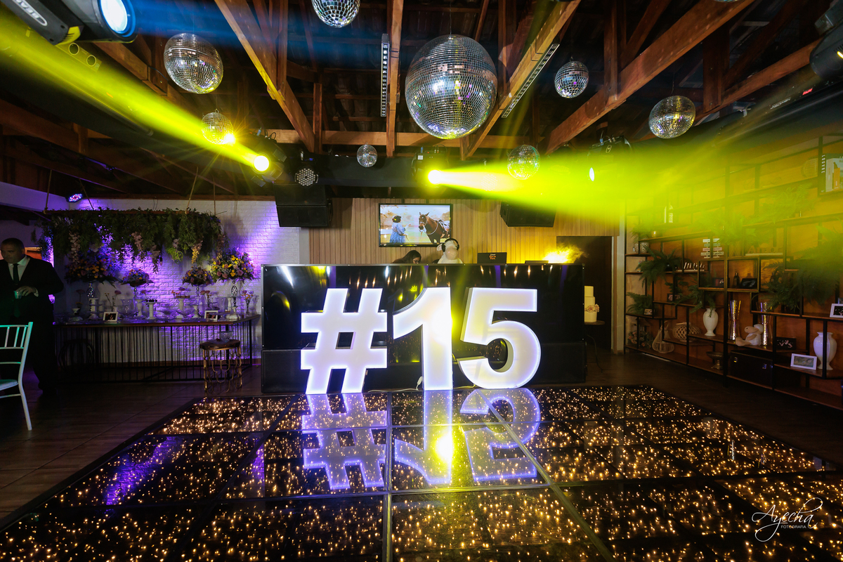 decoração lilás; cerimonial curitiba; lagos italy, fotografo de 15 anos curitiba; inspiração festa de debutante; vestido de debutante preto; dicas 15 anos; letras iluminadas gigantes; decoração 15 anos; chácara 15 anos; vestido de debutante curitiba; 