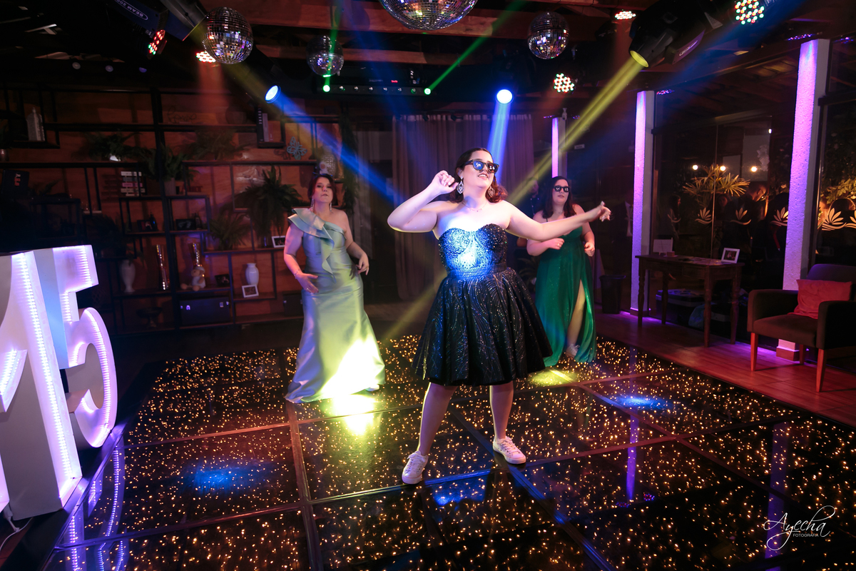 decoração lilás; cerimonial curitiba; lagos italy, fotografo de 15 anos curitiba; inspiração festa de debutante; vestido de debutante preto; dicas 15 anos; letras iluminadas gigantes; decoração 15 anos; chácara 15 anos; vestido de debutante curitiba; 