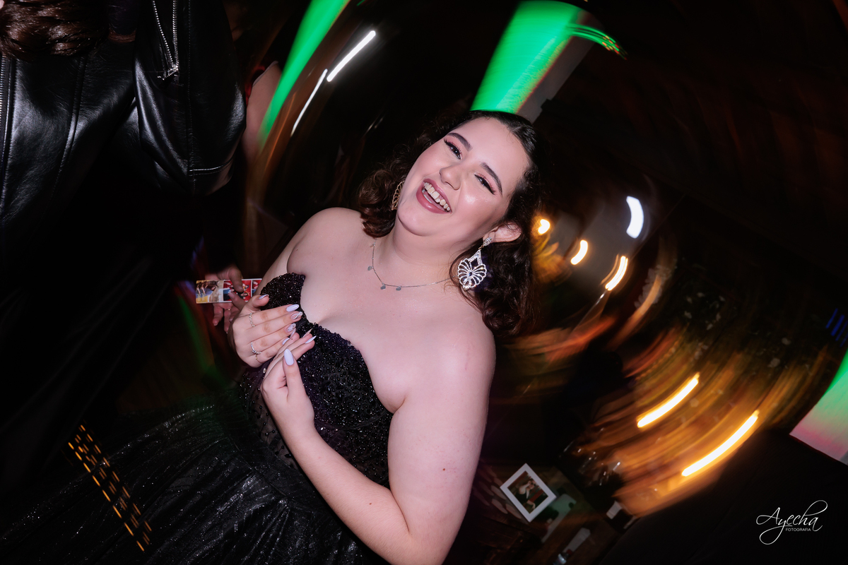 decoração lilás; cerimonial curitiba; lagos italy, fotografo de 15 anos curitiba; inspiração festa de debutante; vestido de debutante preto; dicas 15 anos; letras iluminadas gigantes; decoração 15 anos; chácara 15 anos; vestido de debutante curitiba; 