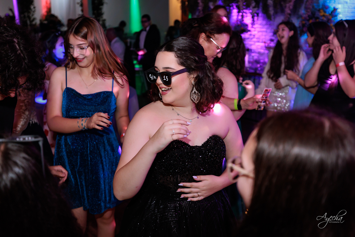 decoração lilás; cerimonial curitiba; lagos italy, fotografo de 15 anos curitiba; inspiração festa de debutante; vestido de debutante preto; dicas 15 anos; letras iluminadas gigantes; decoração 15 anos; chácara 15 anos; vestido de debutante curitiba; 