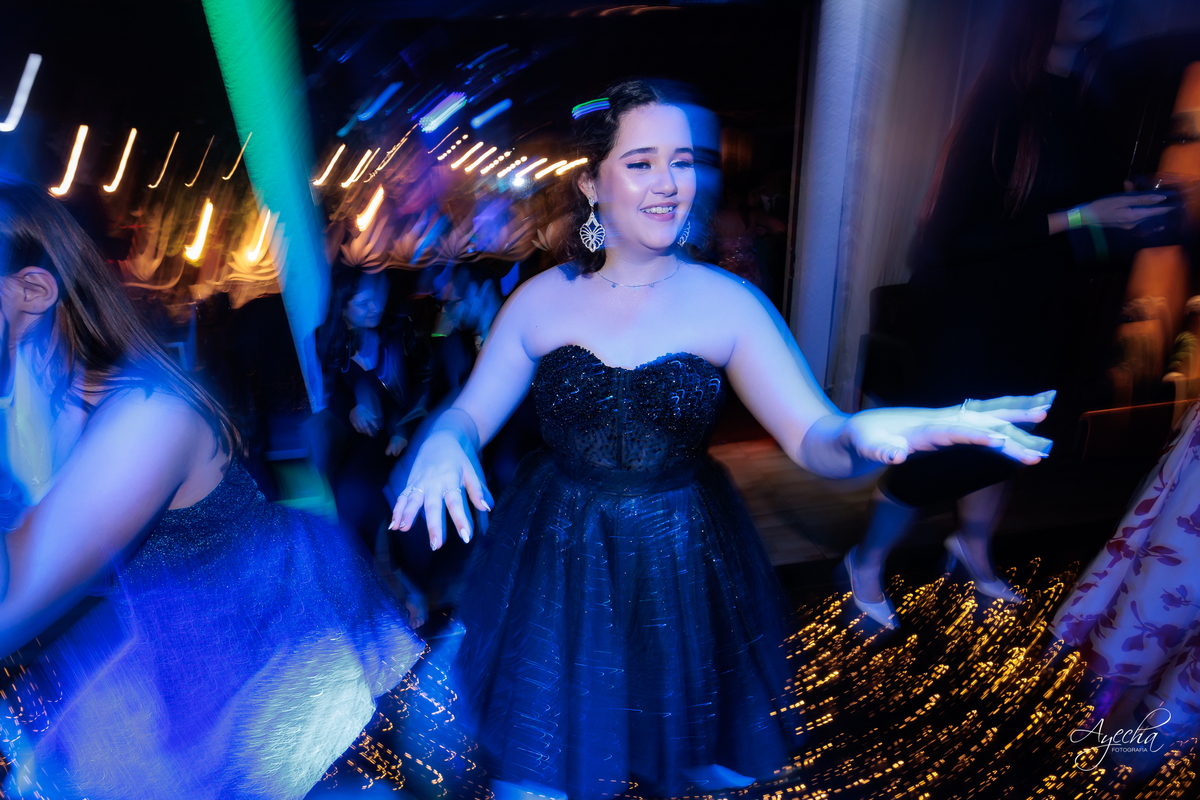 decoração lilás; cerimonial curitiba; lagos italy, fotografo de 15 anos curitiba; inspiração festa de debutante; vestido de debutante preto; dicas 15 anos; letras iluminadas gigantes; decoração 15 anos; chácara 15 anos; vestido de debutante curitiba; 
