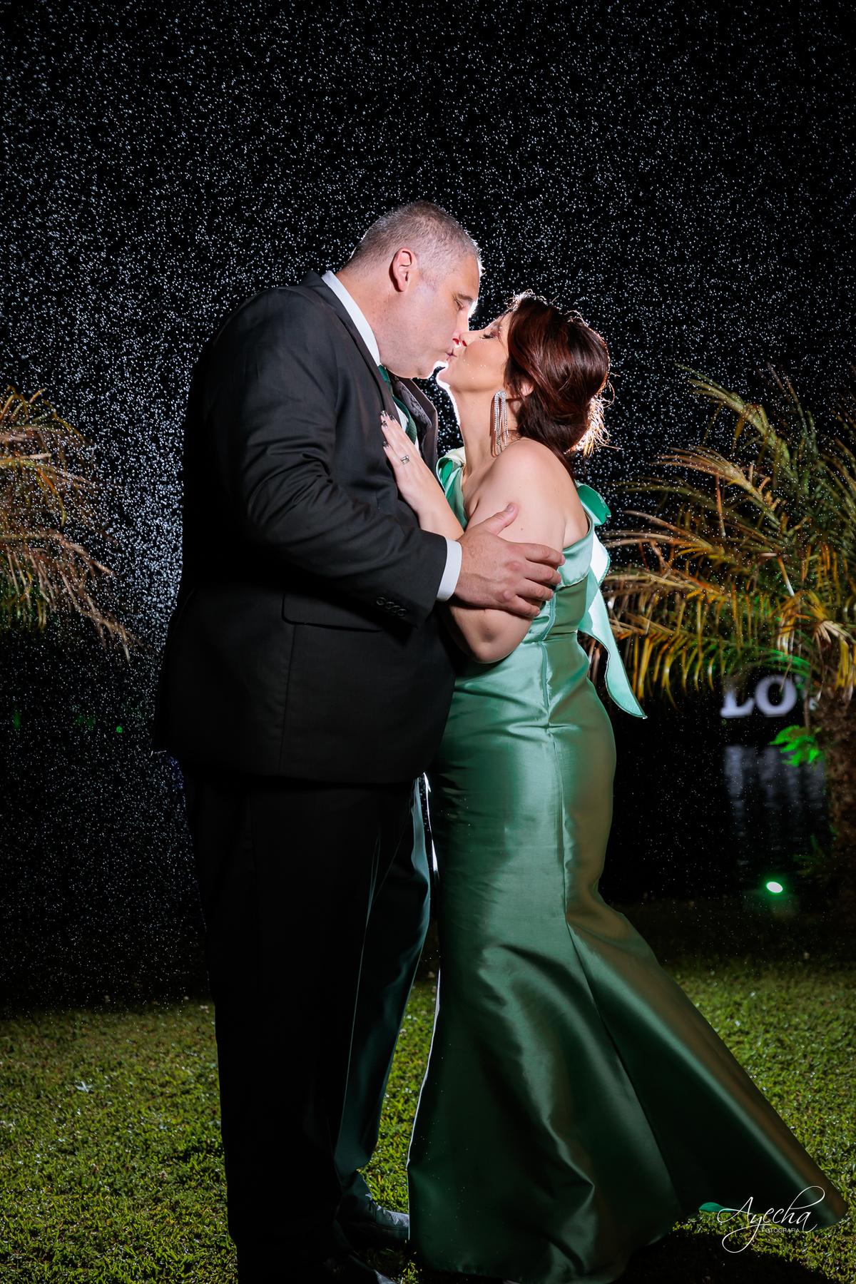 decoração lilás; cerimonial curitiba; lagos italy, fotografo de 15 anos curitiba; inspiração festa de debutante; vestido de debutante preto; dicas 15 anos; letras iluminadas gigantes; decoração 15 anos; chácara 15 anos; vestido de debutante curitiba; 