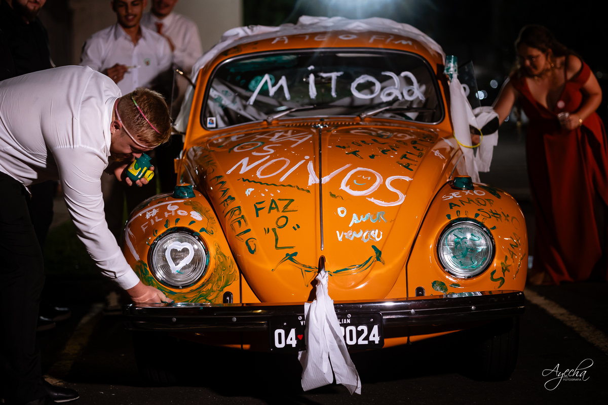 Orleans, Paróquia  Santo Antonio Orleans; Making of noivo; Fusca; Noivos com Fusca; Carro dos Noivos; Making of da noiva, Melissa Campano; Emerson Correa; Deborah Ayecha; Fotografo de Casamento Curitiba; Fotos Casamento Orleans; 
