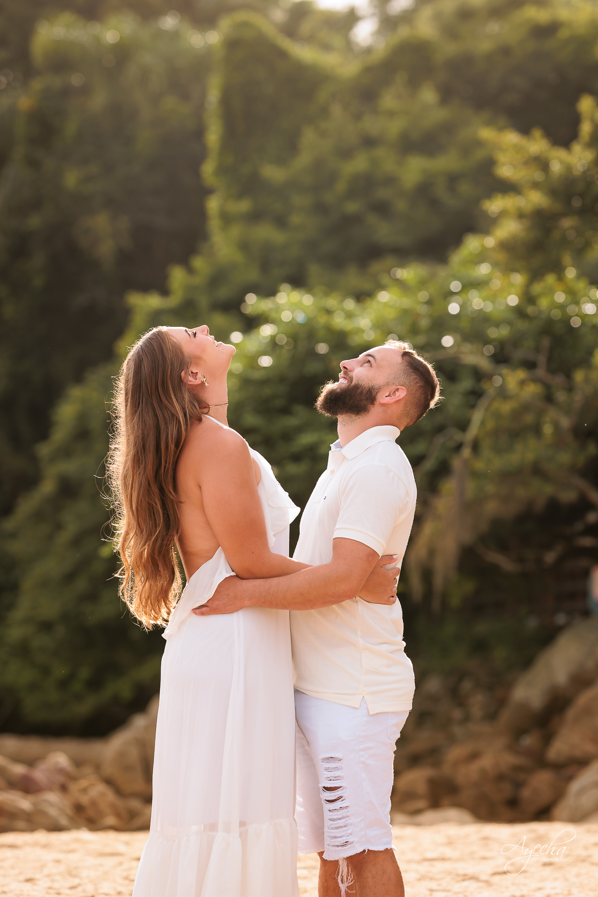 Ensaio Pré Wedding na praia; ensaio de casal na praia; ensaio bombinhas; pré wedding curitiba; ensaio amanhecer; casal nascer do sol; noivos praia; casamento praia sc; fotografos de casamento curitiba; ensaio de casamento 