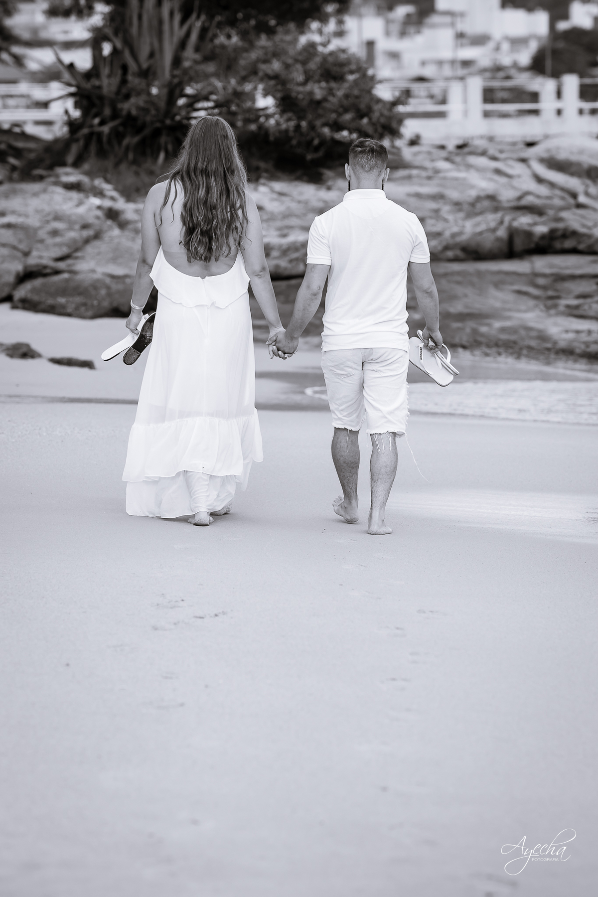 Ensaio Pré Wedding na praia; ensaio de casal na praia; ensaio bombinhas; pré wedding curitiba; ensaio amanhecer; casal nascer do sol; noivos praia; casamento praia sc; fotografos de casamento curitiba; ensaio de casamento 