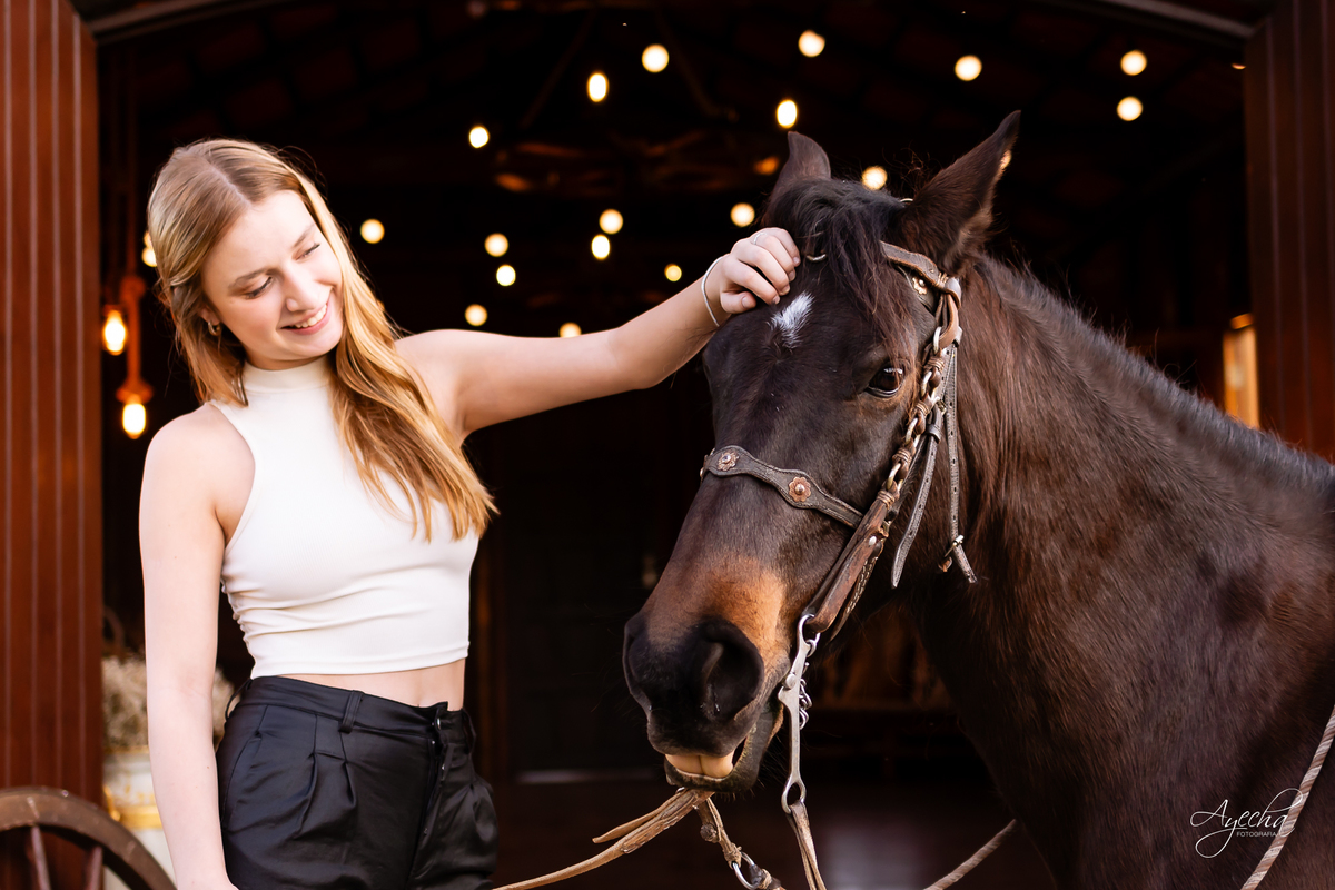 Chácara Sentinela; Ensaio Debutante Chácara Curitiba; Ensaio Cavalo; Cavalo Curitiba; 15 anos; debutante; ensaio 15 anos curitiba; fotos 15 anos curitiba; fotos debutante; ideias para ensaio 15 anos; fotografos 15 anos; castelo do batel; castelo reale