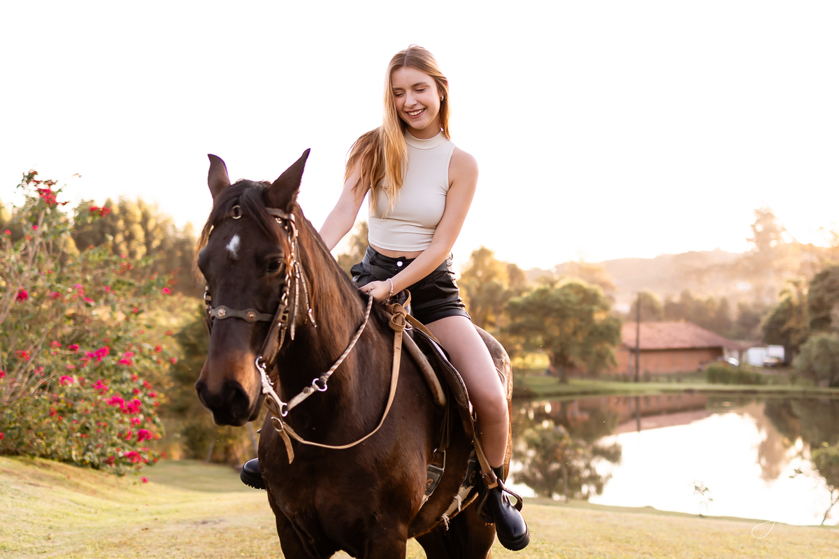 Chácara Sentinela; Ensaio Debutante Chácara Curitiba; Ensaio Cavalo; Cavalo Curitiba; 15 anos; debutante; ensaio 15 anos curitiba; fotos 15 anos curitiba; fotos debutante; ideias para ensaio 15 anos; fotografos 15 anos; castelo do batel; castelo reale